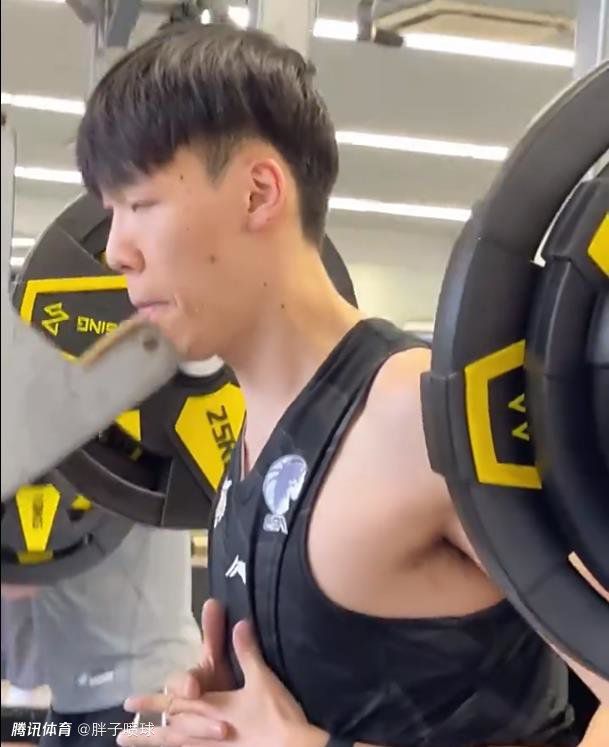 说罢，他对万破军说道：破军，你去跟他们定一下具体条款以及什么时候付钱，怎么付钱，还有就是什么时候放人，至于粮食的问题你就不用操心了，让他们看看在哪个港口接收货物比较合适，到时候我直接安排货轮把粮食送过来。
